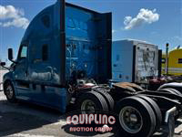 2019 Freightliner CASCADIA 6X4 T/A SLEEPER TRUCK