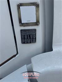 2011 VOLVO TRUCK VNL