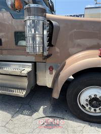 2019 Kenworth W900 6X4 T/A SLEEPER TRUCK TRA
