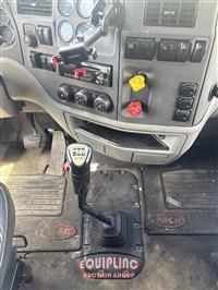 2016 Peterbilt 579 6X4 T/A SLEEPER TRUCK TRAC