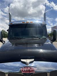 2016 Peterbilt 579 6X4 T/A SLEEPER TRUCK TRAC
