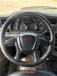 2016 Peterbilt 579 6X4 T/A SLEEPER TRUCK TRAC