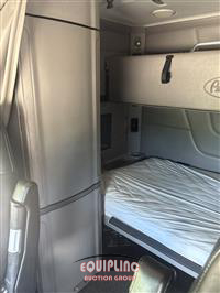 2016 Peterbilt 579 6X4 T/A SLEEPER TRUCK TRAC
