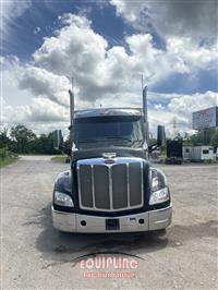 2016 Peterbilt 579 6X4 T/A SLEEPER TRUCK TRAC