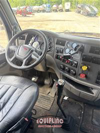 2016 Peterbilt 579 6X4 T/A SLEEPER TRUCK TRAC