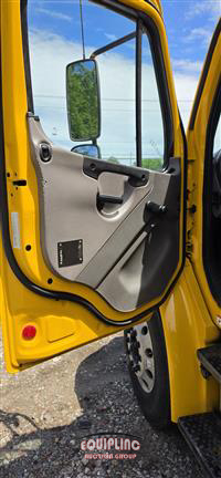 2020 Freightliner M2 4X2 S/A 26FT CDL REQUIRED B