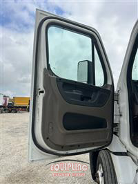 2015 Freightliner CASCADIA 6X4 T/A DAY CAB TRUCK