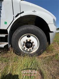 2020 Freightliner M2 4X2 S/A 26FT NON CDL BOX TR