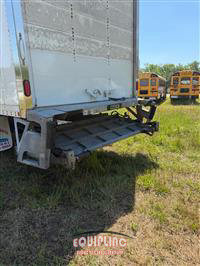 2020 Freightliner M2 4X2 S/A 26FT NON CDL BOX TR