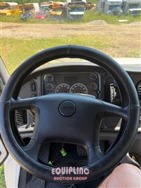 2020 Freightliner M2 4X2 S/A 26FT NON CDL BOX TR