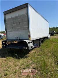 2020 Freightliner M2 4X2 S/A 26FT NON CDL BOX TR