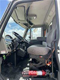 2019 International 4300 4X2 S/A 26FT NON CDL BOX 