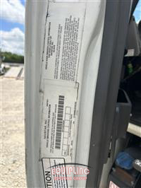 2019 International 4300 4X2 S/A 26FT NON CDL BOX 