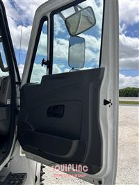 2019 International 4300 4X2 S/A 26FT NON CDL BOX 