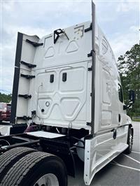 2017 Freightliner CASCADIA 125 6X4 T/A SLEEPER T