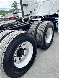 2017 Freightliner CASCADIA 125 6X4 T/A SLEEPER T