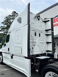 2017 Freightliner CASCADIA 125 6X4 T/A SLEEPER T