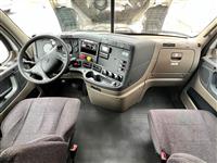 2017 Freightliner CASCADIA 125 6X4 T/A SLEEPER T