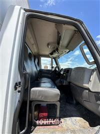 2018 International 4300 4X2 S/A 26FT NON CDL BOX 