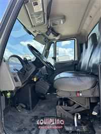 2018 International 4300 4X2 S/A 26FT NON CDL BOX 
