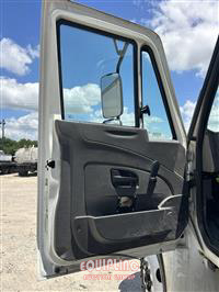 2018 International 4300 4X2 S/A 26FT NON CDL BOX 