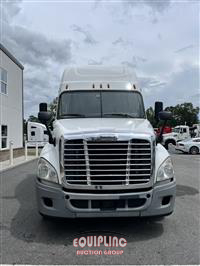 2017 Freightliner CASCADIA 6X4 T/A SLEEPER TRUCK