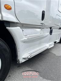 2017 Freightliner CASCADIA 6X4 T/A SLEEPER TRUCK