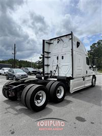 2017 Freightliner CASCADIA 6X4 T/A SLEEPER TRUCK