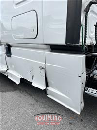 2017 Freightliner CASCADIA 6X4 T/A SLEEPER TRUCK
