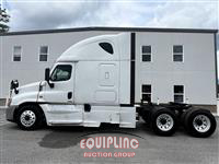 2017 Freightliner CASCADIA 6X4 T/A SLEEPER TRUCK
