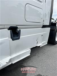 2017 Freightliner CASCADIA 6X4 T/A SLEEPER TRUCK