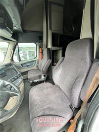 2017 Freightliner CASCADIA 6X4 T/A SLEEPER TRUCK