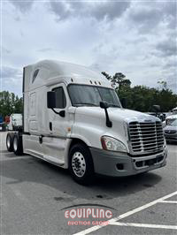 2017 Freightliner CASCADIA 6X4 T/A SLEEPER TRUCK