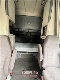 2017 Freightliner CASCADIA 6X4 T/A SLEEPER TRUCK
