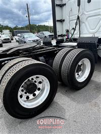 2017 Freightliner CASCADIA 6X4 T/A SLEEPER TRUCK