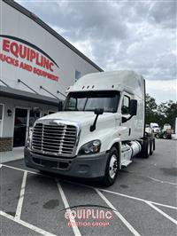 2018 Freightliner CASCADIA 6X4 T/A SLEEPER TRUCK
