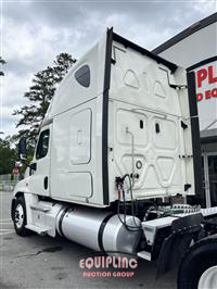 2018 Freightliner CASCADIA 6X4 T/A SLEEPER TRUCK