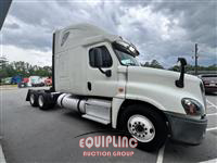 2018 Freightliner CASCADIA 6X4 T/A SLEEPER TRUCK