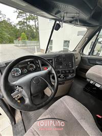 2018 Freightliner CASCADIA 6X4 T/A SLEEPER TRUCK