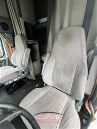 2018 Freightliner CASCADIA 6X4 T/A SLEEPER TRUCK