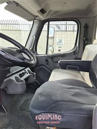 2018 Freightliner M2 4X2 26FT NON CDL BOX TRUCK