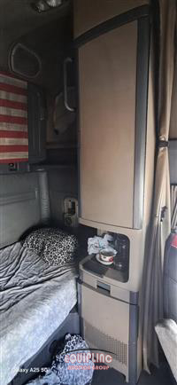2018 Freightliner CASCADIA TRI/A SLEEPER TRUCK