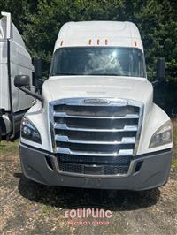 2019 Freightliner CASCADIA 6X4 T/A SLEEPER TRUCK