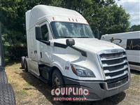 2019 Freightliner CASCADIA 6X4 T/A SLEEPER TRUCK