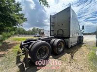 2019 Freightliner CASCADIA 6X4 T/A SLEEPER TRUCK