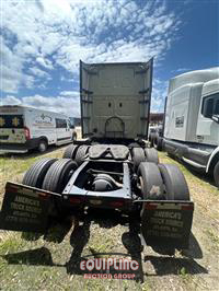 2019 Freightliner CASCADIA 6X4 T/A SLEEPER TRUCK