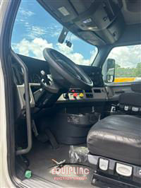 2019 Freightliner CASCADIA 6X4 T/A SLEEPER TRUCK