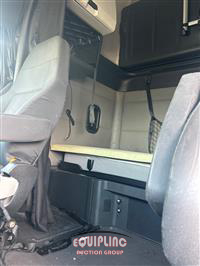 2019 Freightliner CASCADIA 6X4 T/A SLEEPER TRUCK