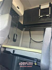 2019 Freightliner CASCADIA 6X4 T/A SLEEPER TRUCK