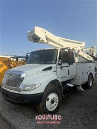 2013 International 4400 4X2 S/A BUCKET TRUCK
